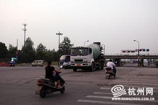 国产汽车撞自行车视频